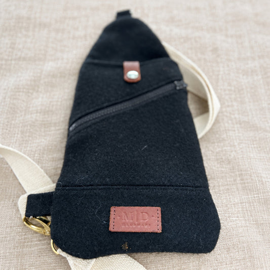 Kajo slingbag mustaa villaa