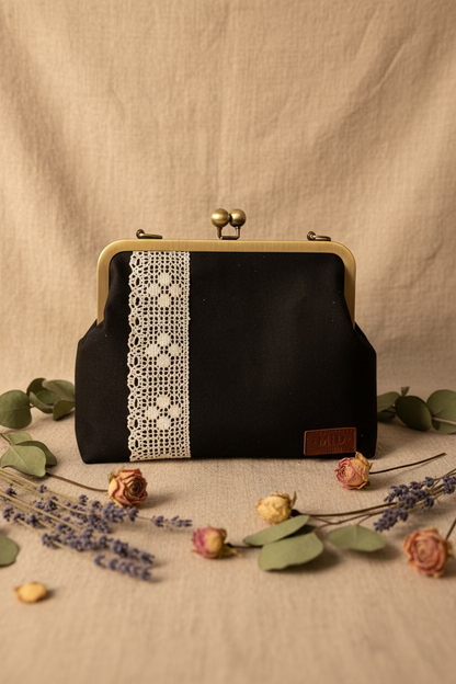 Tradition, Linen frame bag with lace