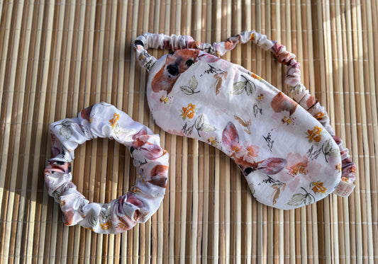 MaallinenDesign hiusdonitsi, kangaspäällystetty scrunchie, pehmeä ja kestävä hiustenpitotuote, näkyy kuvassa.