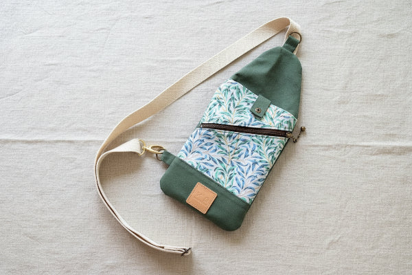 Kajo slingbag kätevä laukku puhelimelle ja pienille tavaroille