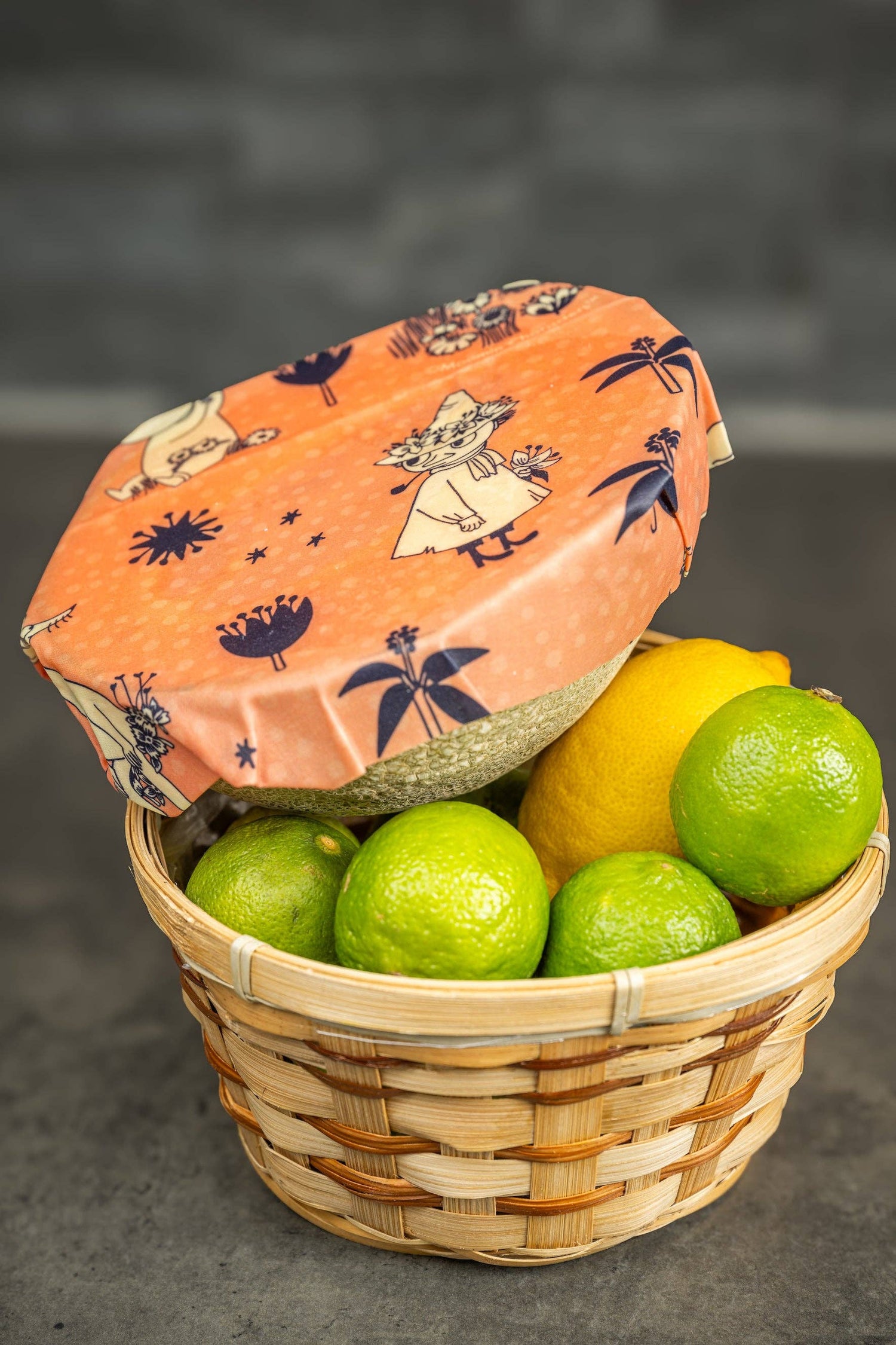 mehiläisvahakääre kulhon päällä, muoviton vaihtoehto 